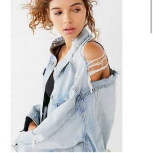 Levi’s Oversized Destroyed Denim Trucker Jacket S